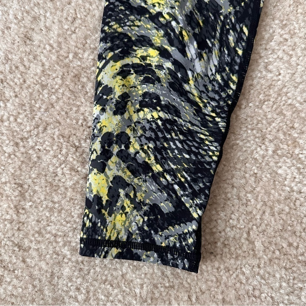 NWOT Women’s Sweaty Betty The Power Animal Print Leggings! - Picture 2 of 8